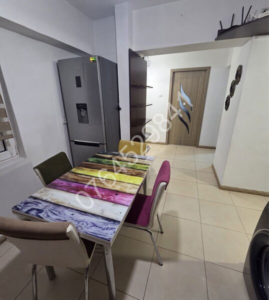 Obor, Sos. Colentina, langa metrou, bloc 1980 (Almo-Bucur Obor), renovat.