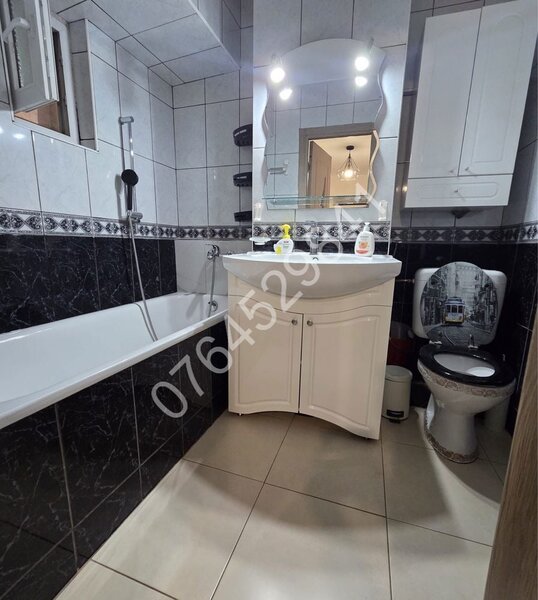 Obor, Sos. Colentina, langa metrou, bloc 1980 (Almo-Bucur Obor), renovat.